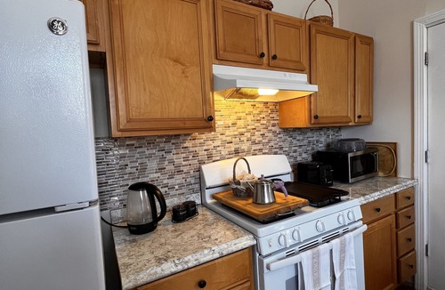 Dwight Apartment | B2-1-Specious - New 3 BR - 2 BATH