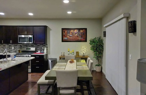 North Creek House | B20: VIBE VILLA: Private yet central