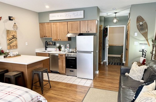 Lincoln Condo | B213 - Loon Mountain Resort Studio with Pool, Hot Tub & Full Kitchen