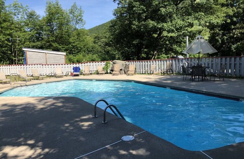 Lincoln Condo | B213 - Loon Mountain Resort Studio with Pool, Hot Tub & Full Kitchen