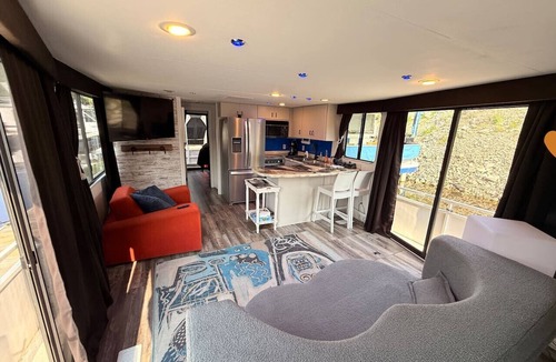 La Crosse Boat Rental | b3 Couples Therapy Yacht