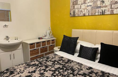 Babbacombe House | Babbacombe Palms