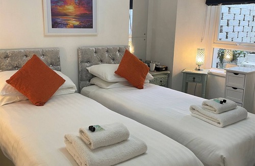 Babbacombe House | Babbacombe Palms