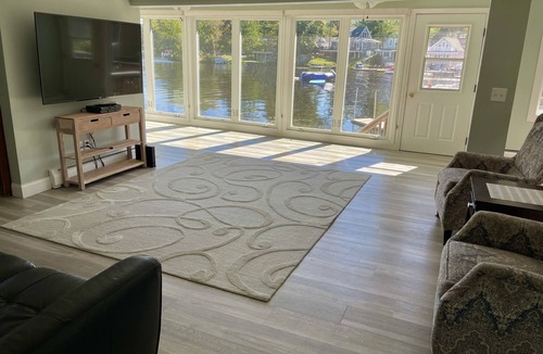 Amherst House | *~Baboosic Lake Waterfront Rental~*