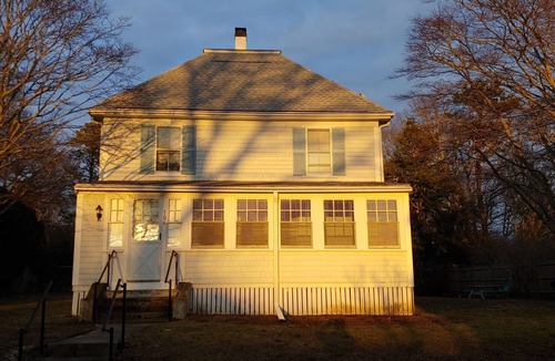 West Hyannisport House | Baby & Pet Friendly, Central AC, 4 BR sleeps 8, Traveling Nurse Welcome