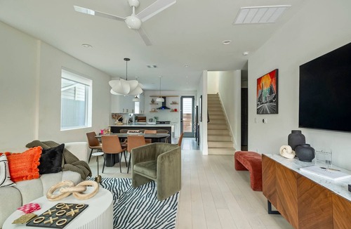 Swede Hill House | Bach & Bubbly House with Pool, Gym & Glam Room