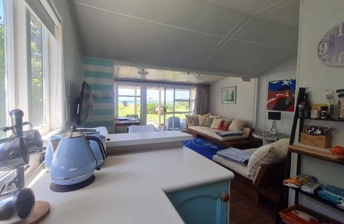 Papamoa Beach House | BACH on BEACH- Pipi Palace.