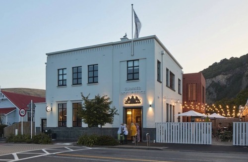 Sumner House | Bach on the flat in Sumner