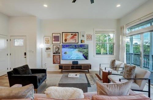 Riverside Villa | Bachelor/Bachelorette Mansion In the Heart of ATX
