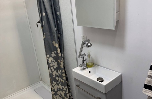 Vanier Apartment | Bachelor suite-Steps away from Beechwood Village. Pet friendly!