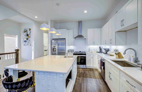 McFerrin Park House | Bachelorette Heaven! Walk to Nissan Stadium! 5 Mins to Downtown