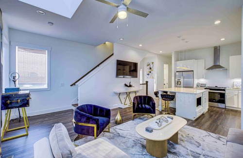 McFerrin Park House | Bachelorette Heaven! Walk to Nissan Stadium! 5 Mins to Downtown