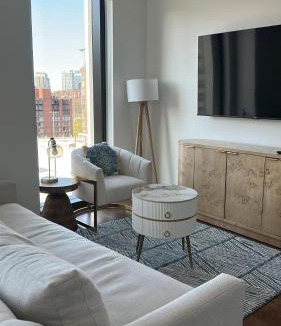 Bay Village Apartment | Back-Bay 2BR Condo w Roof top Gym Parking