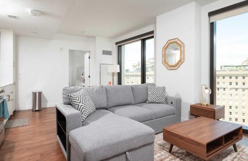 Bay Village Apartment | Back-Bay Lux Central 2BR Condo with Rooftop and Parking