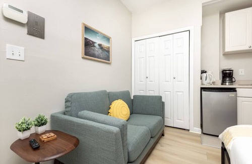 Prudential - St. Botolph Apartment | Back Bay Simple Studio Apartment