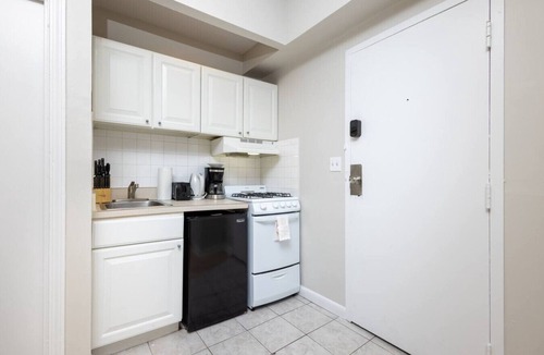 Prudential - St. Botolph Apartment | Back Bay Studio with Exposed Brick