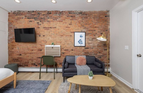 Prudential - St. Botolph Apartment | Back Bay Studio with Exposed Brick