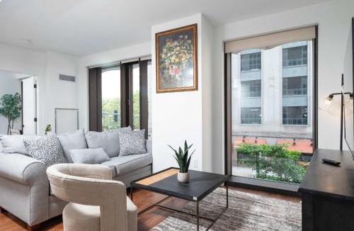 Bay Village Apartment | Back-Bay Upscale Central Condo Rooftop & Parking