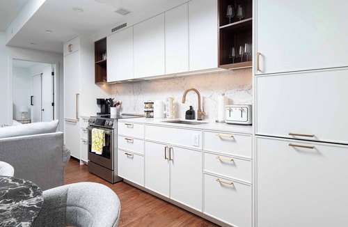 Bay Village Apartment | Back-Bay Upscale Central Condo Rooftop & Parking