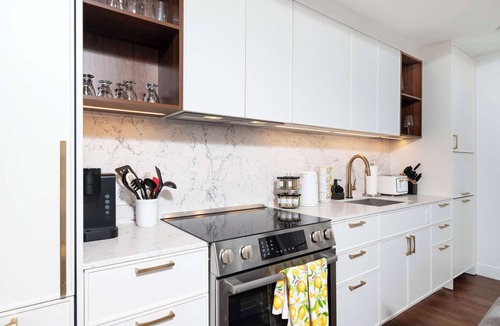 Bay Village Apartment | Back-Bay Upscale Central Condo Rooftop & Parking