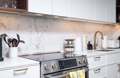 Bay Village Apartment | Back-Bay Upscale Central Condo Rooftop & Parking