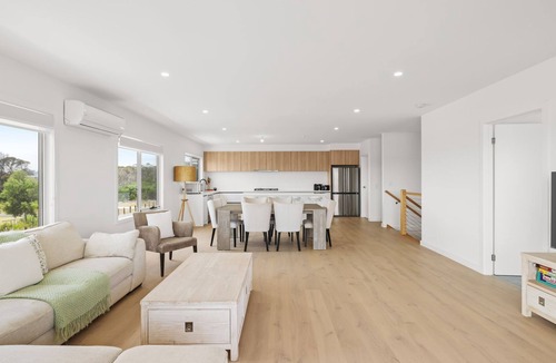 San Remo House | Back Beach Views in San Remo