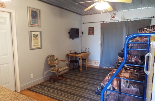 Bedford House | Back Forty Bunkhouse. WE are here for you, hands on Owner/Manager.
