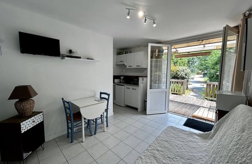 Vandre House | Back from the beach - Ideally located
