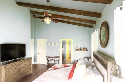 Dutch Brook Bed & Breakfast | Back Home Bed and Breakfast