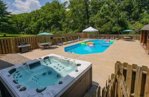 Whites Creek House | Back Porch Lodge on 5 Acres! Pool, Hot Tub, Creek!