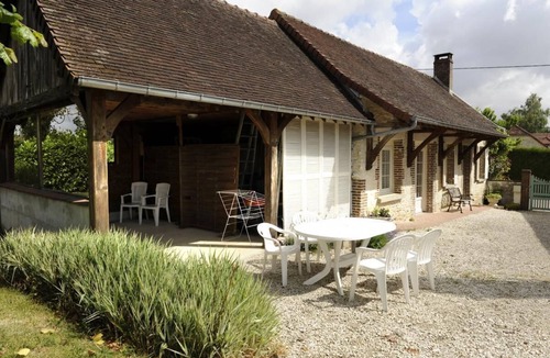 Montigny-les-Monts House | Back to basics