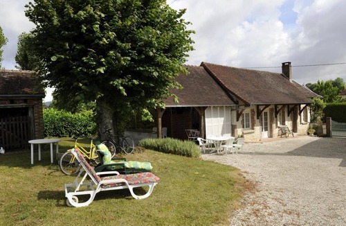 Montigny-les-Monts House | Back to basics