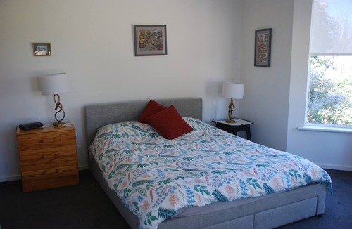 Back Valley Bed & Breakfast | Back Valley Farmstay Bed and Breakfast