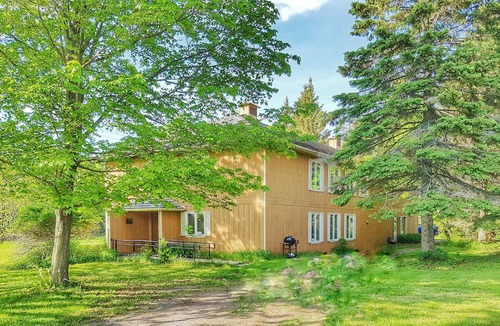 Waupoos Hostel | Backcountry Hostel - Private Cottage stays