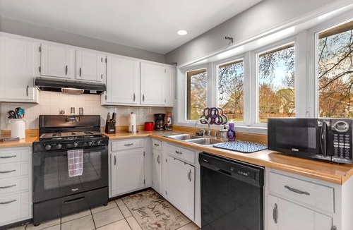 O'Fallon House | ☆BackYard BBQ Hidden Gem☆Perfect Location~Groups/Pets Welcome