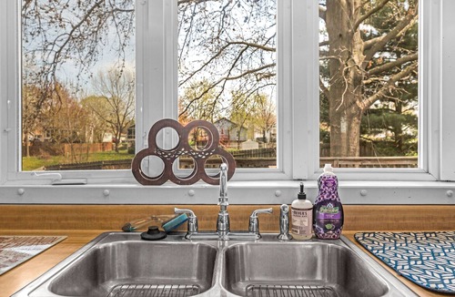 O'Fallon House | ☆BackYard BBQ Hidden Gem☆Perfect Location~Groups/Pets Welcome