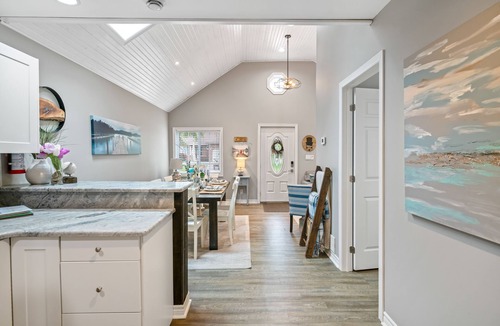 Crystal Beach Cottage | Backyard Bliss at this Beachy Abode - Sleeps 6, Close to Beach