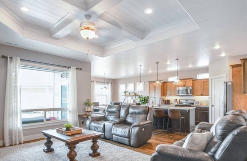 Nampa House | Backyard Bungalow w/Resort Like Backyard!