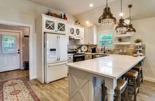 Argyle House | ‘Backyard Bungalow’ w/Shared Pool & Spa in Argyle