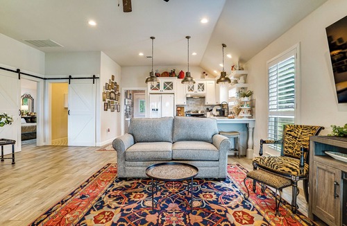 Argyle House | ‘Backyard Bungalow’ w/Shared Pool & Spa in Argyle