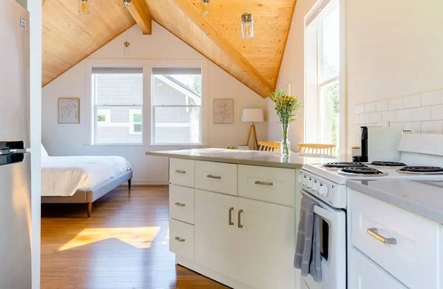 Fairmount Park Apartment | Backyard Cottage CLOSE TO STADIUM, walk to restaurants and close to beach