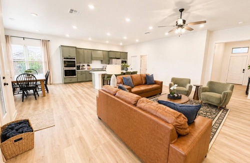 Lubbock House | Backyard Escape | Hot Tub + Fire Pit