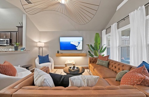 Cross Roads House | Backyard Fire Pit + Designer Stay Near Frisco & Wedding Venues