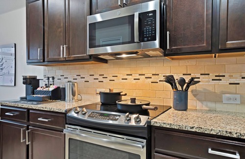 Cross Roads House | Backyard Fire Pit + Designer Stay Near Frisco & Wedding Venues