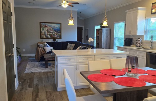 Spring House | Backyard Getaway! Near IAH Airport! Hot Tub!