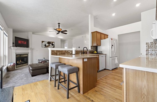 Southwest Ada County Alliance House | *Backyard*King*Parking*100Mbps*Smart TV*Bbq*W/D