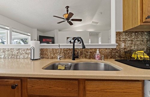 Southwest Ada County Alliance House | *Backyard*King*Parking*100Mbps*Smart TV*Bbq*W/D