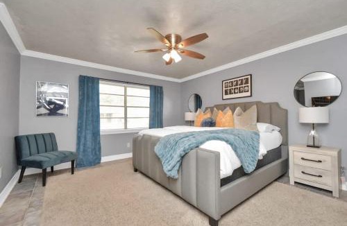 Friendswood House | Backyard Oasis-Pool & Grill-Heart of Friendswood