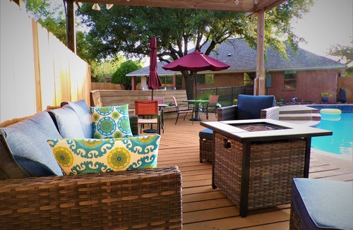 College Station House | Backyard Oasis with Private Pool, SPA and Putting Green only 2 Miles from TAMU!