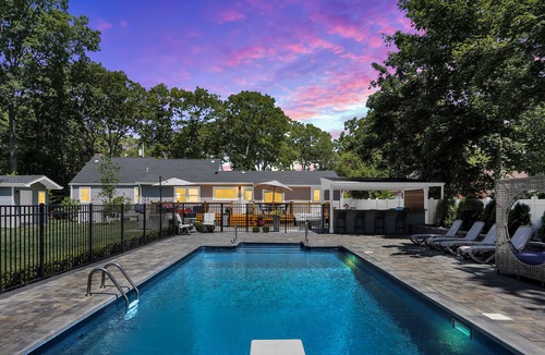 Shirley House | Backyard oasis